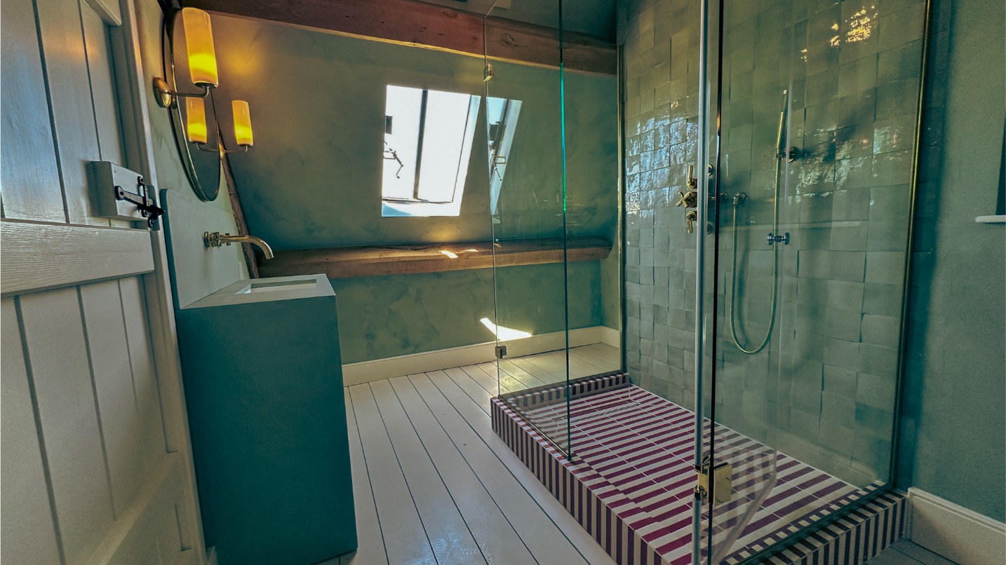 LUXURY CONSTRUCTION SPECIALISTS